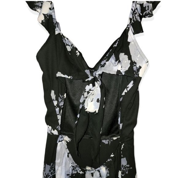 Charlotte Russe Black Floral Tie-Back Romper Size S - Picture 6 of 10